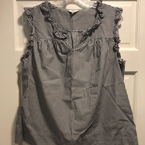 crown & ivy Tops - ☀️Crown and Ivy sleeveless ruffle top, navy/white